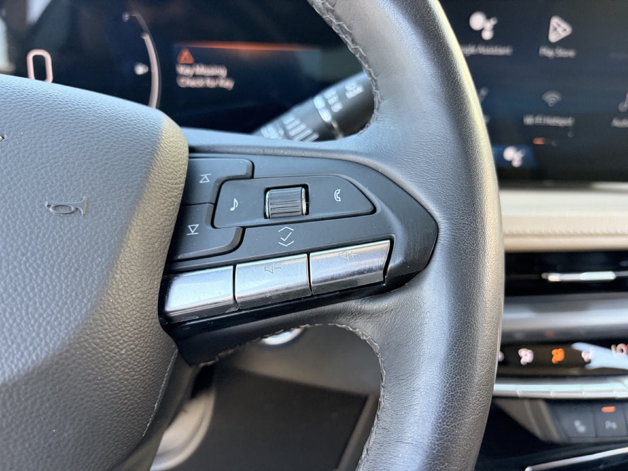 Certified 2024 Cadillac XT4 Luxury w/ Cold Weather Package FWD image 23