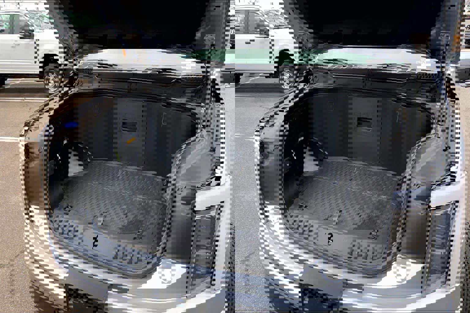 Used 2022 Ford F150 Lightning Platinum image 34