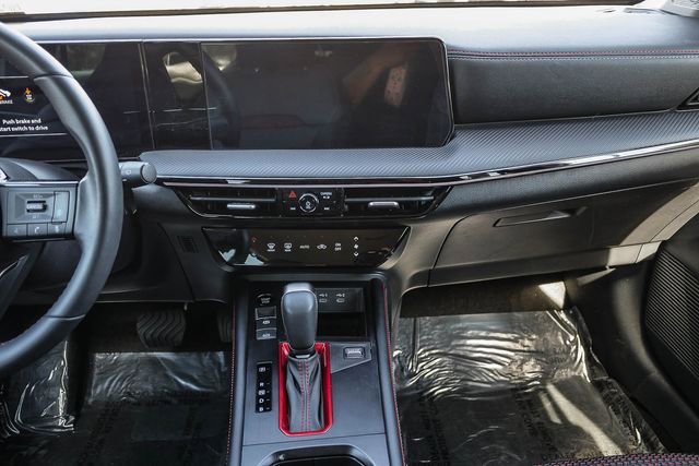 Used 2025 Nissan Kicks SR image 16