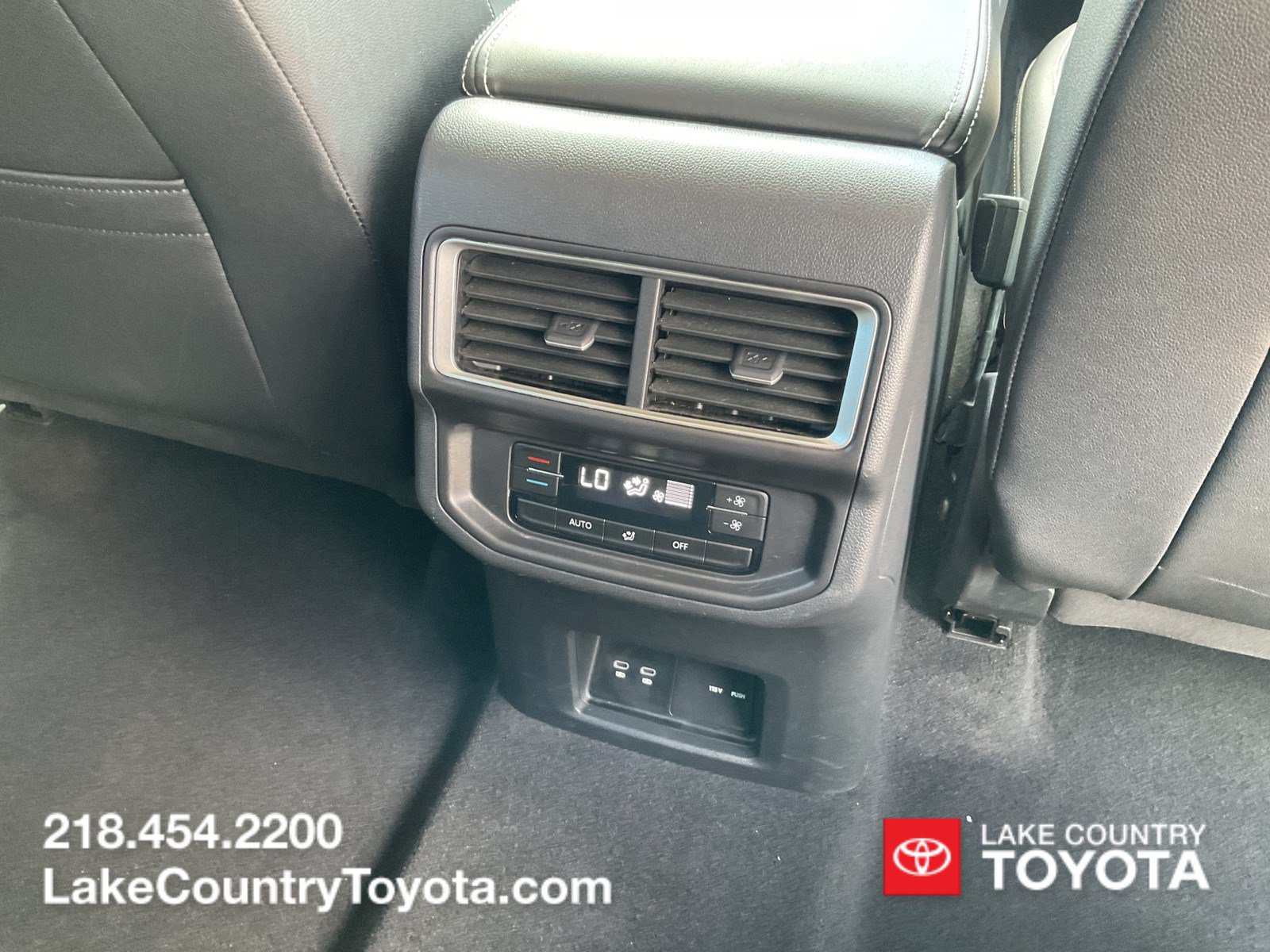 Used 2026 Volkswagen Atlas SE AWD/4WD image 16