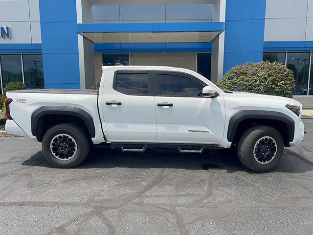 Used 2025 Toyota Tacoma TRD Off-Road AWD/4WD image 9