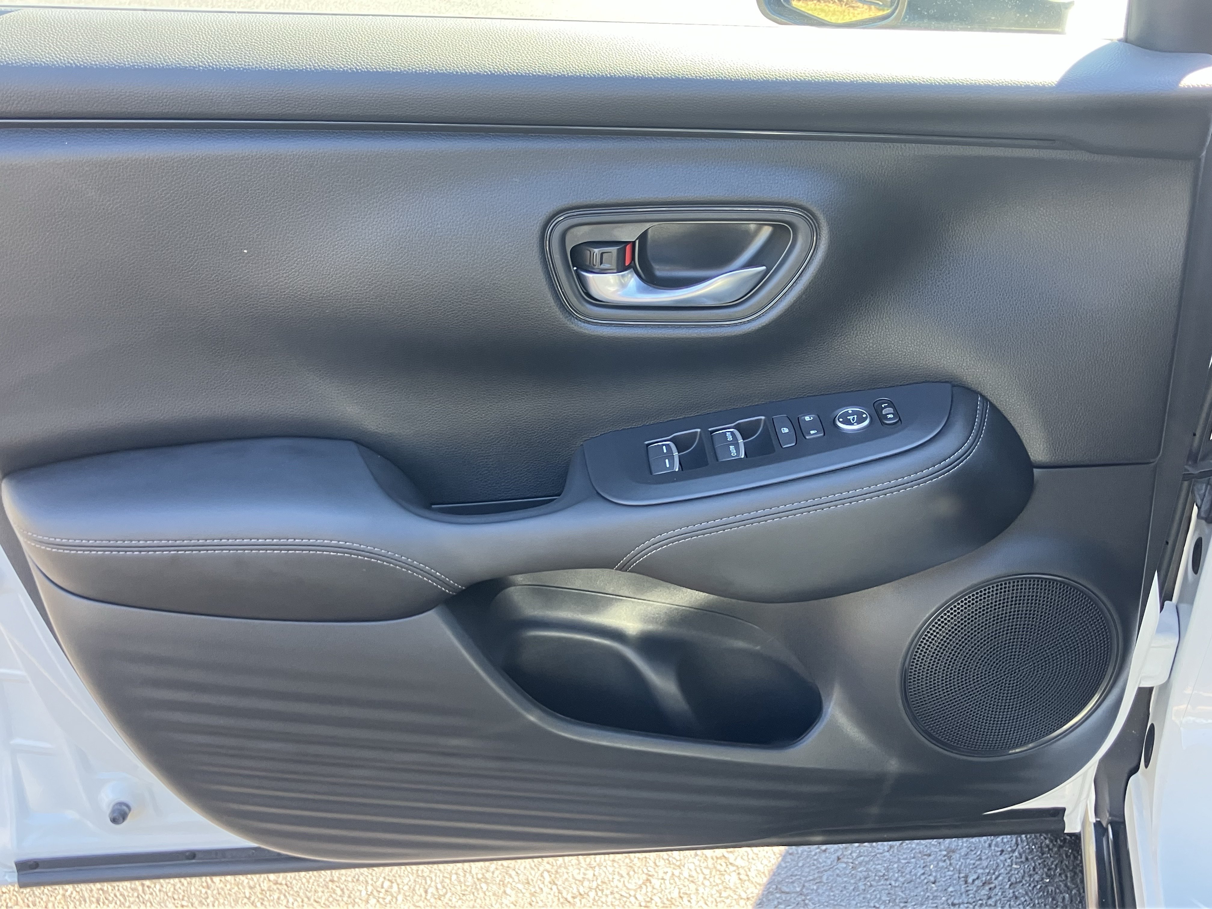 Used 2025 Honda HR-V EX-L image 14