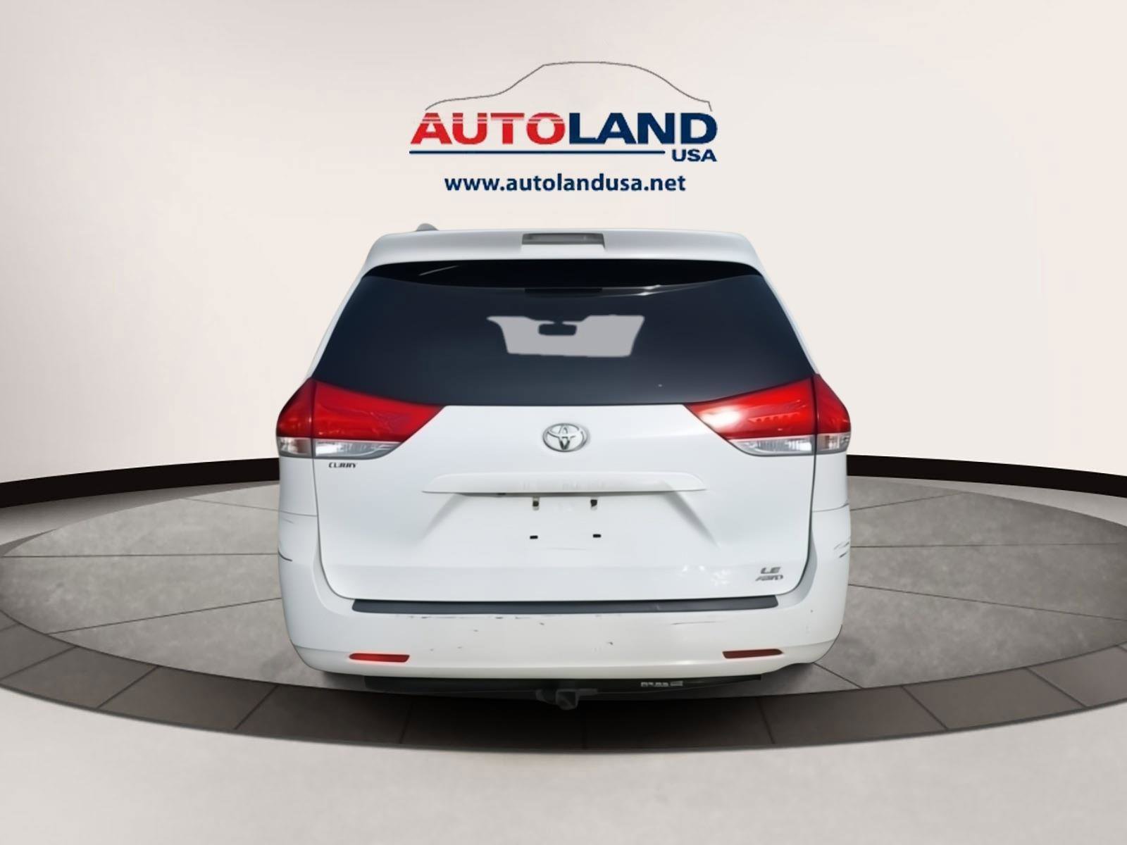 Used 2013 Toyota Sienna LE w/ Towing Pkg image 6