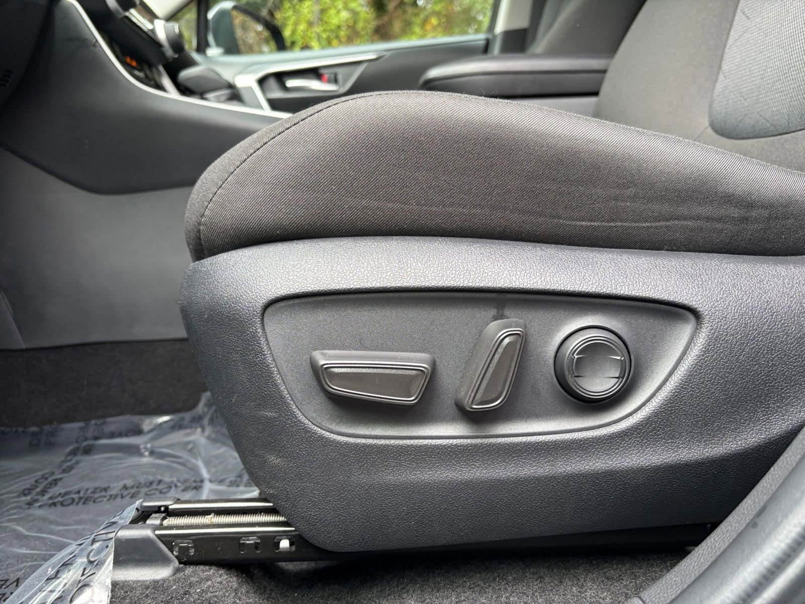 Used 2025 Toyota RAV4 XLE image 23