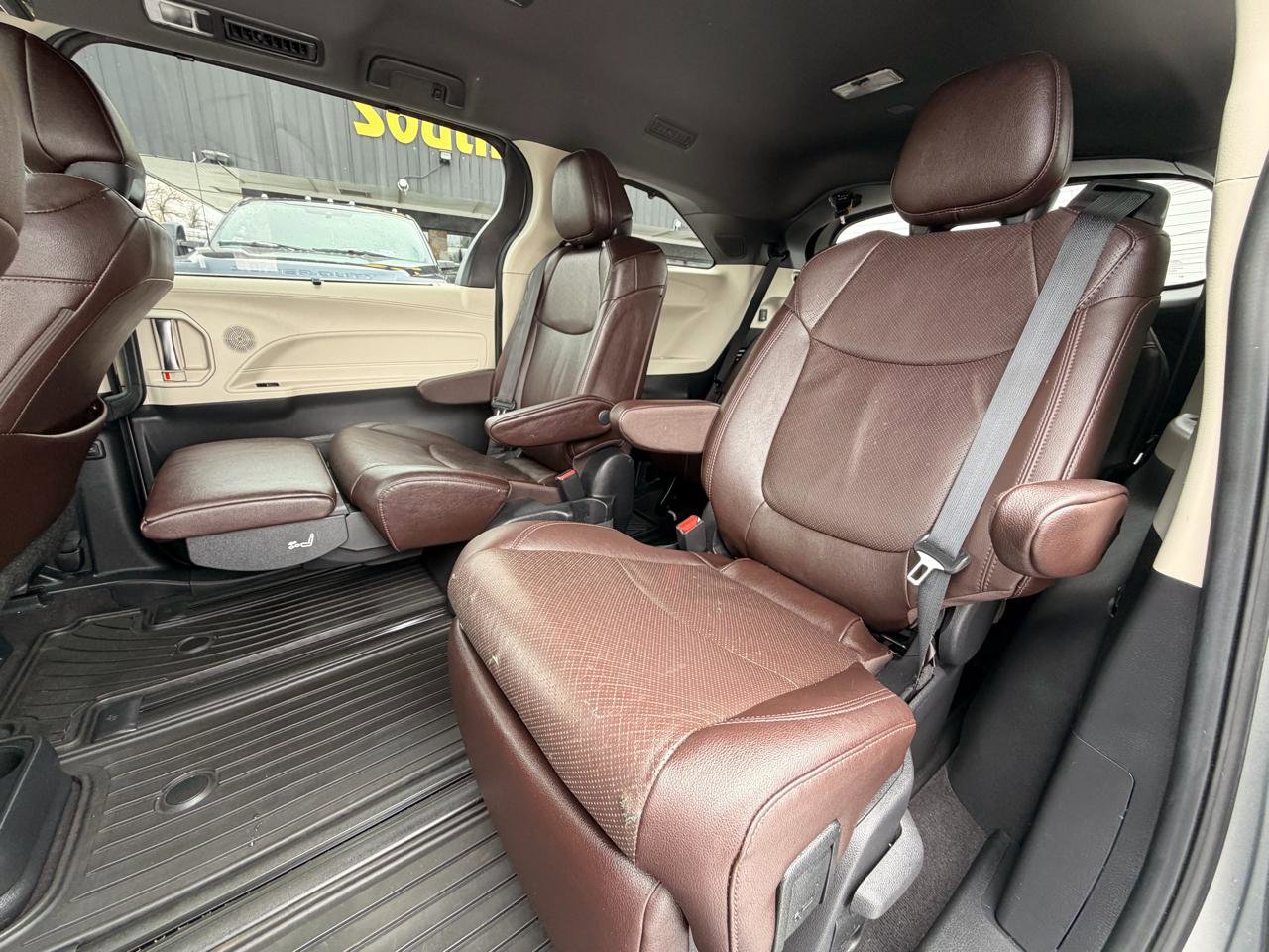 Used 2022 Toyota Sienna Platinum image 20