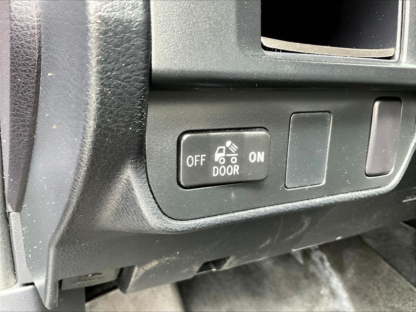 Used 2016 Toyota Tacoma SR5 w/ SR5 Appearance Package (SN) RWD image 36