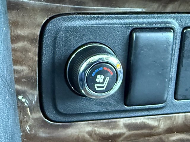 Certified 2020 Nissan Armada Platinum w/ Captain's Chairs Package image 41