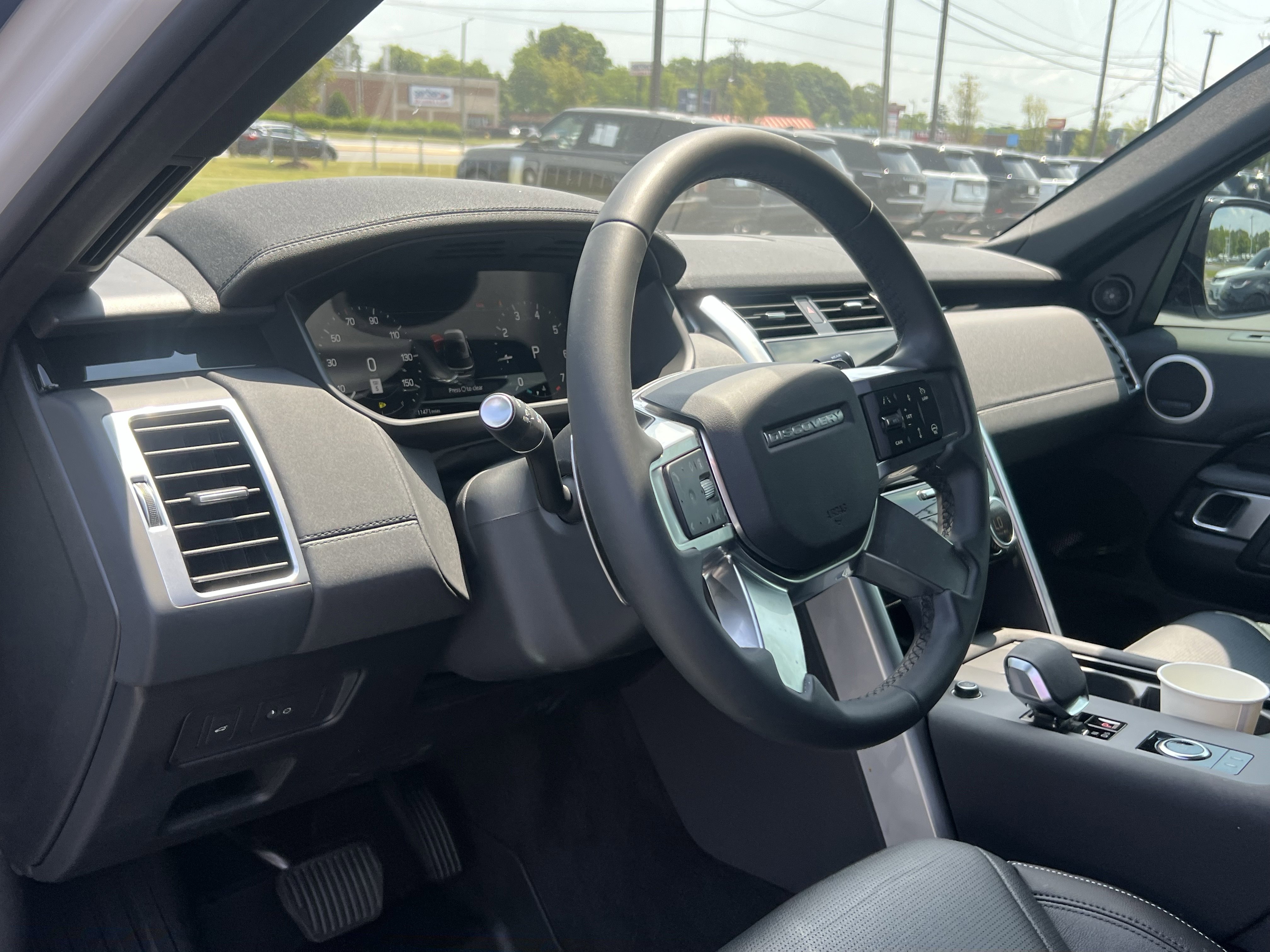 Certified 2025 Land Rover Discovery S AWD/4WD image 20