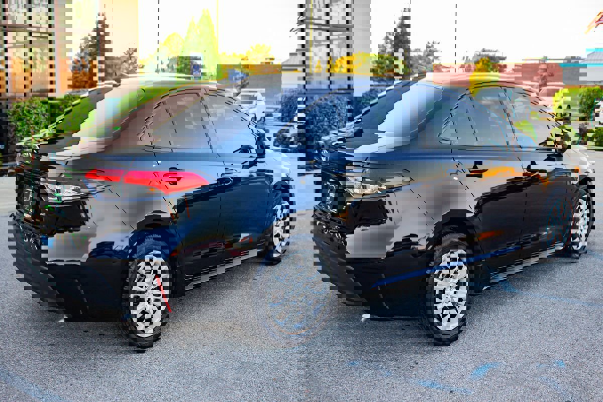 Used 2024 Toyota Corolla LE image 11