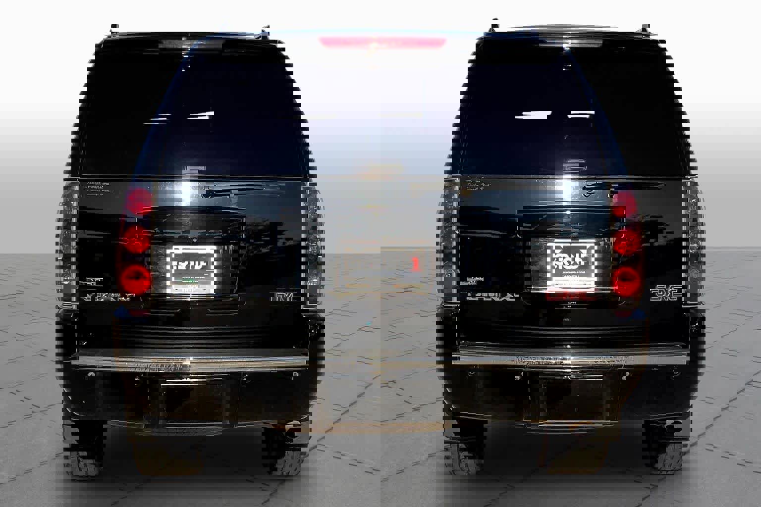 Used 2010 GMC Yukon XL Denali image 4