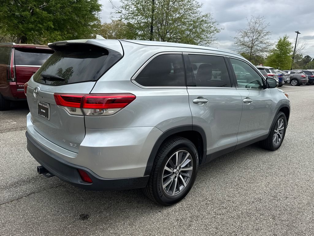 Used 2019 Toyota Highlander XLE FWD image 7