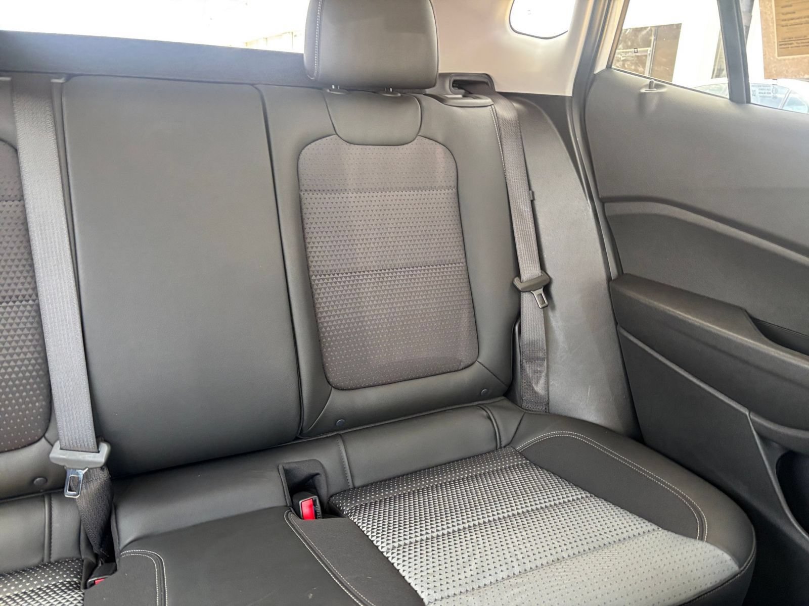 Used 2025 Chevrolet Trax LT FWD image 36