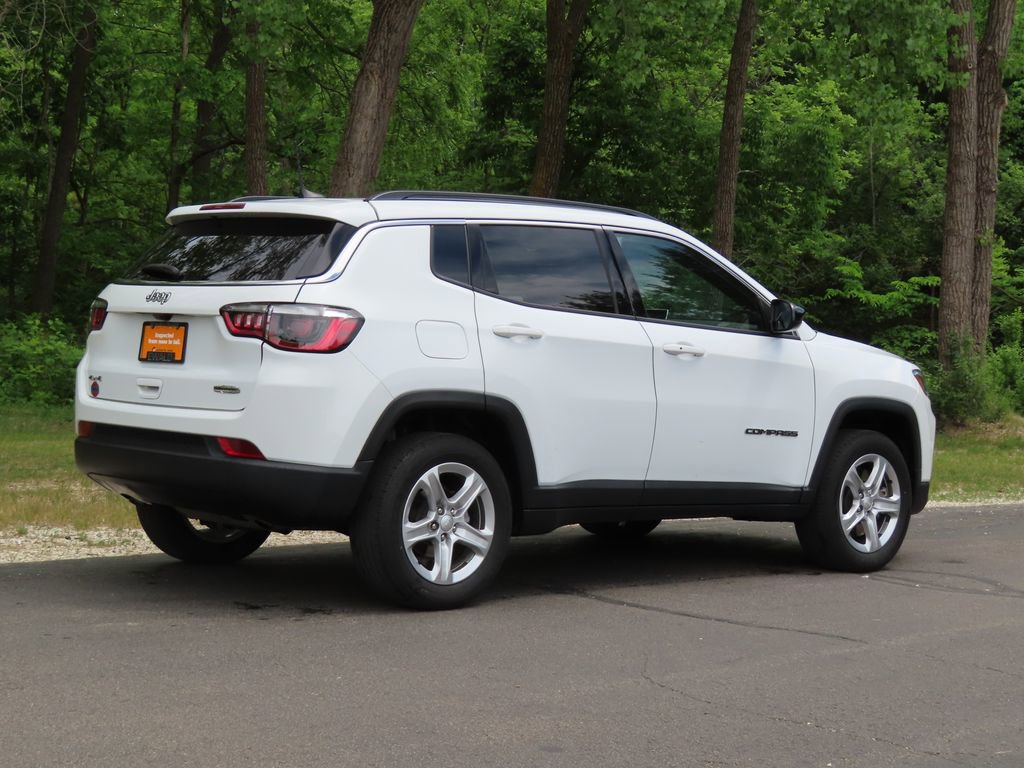 Used 2023 Jeep Compass Latitude AWD/4WD image 3