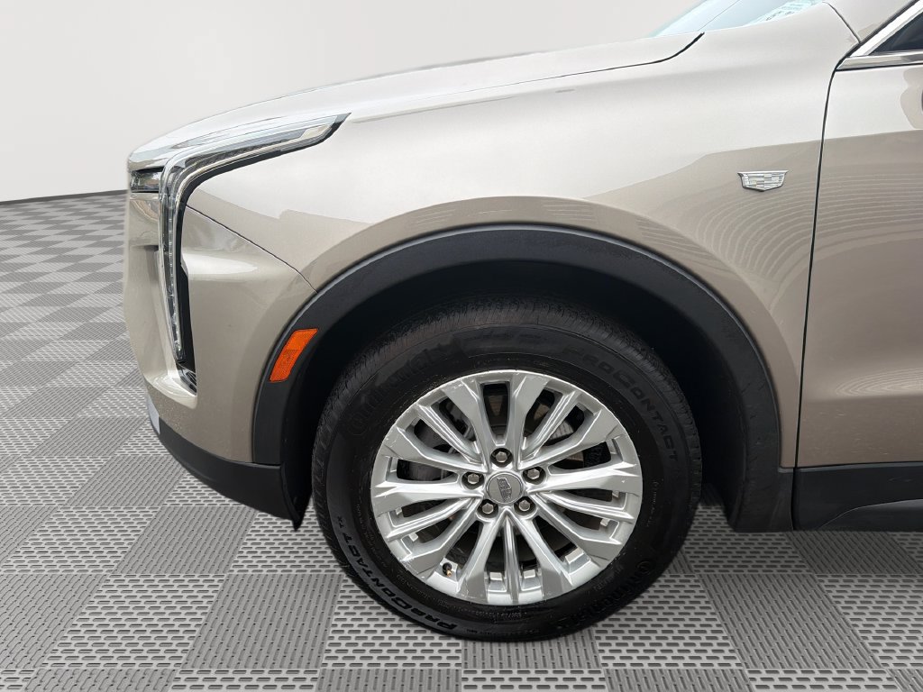 Certified 2024 Cadillac XT4 Luxury w/ Cold Weather Package FWD image 18