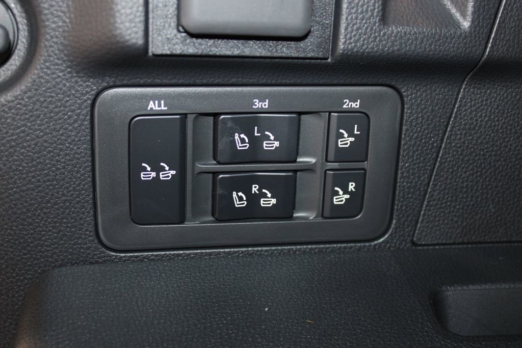 Used 2025 Lexus LX 700h Luxury image 31