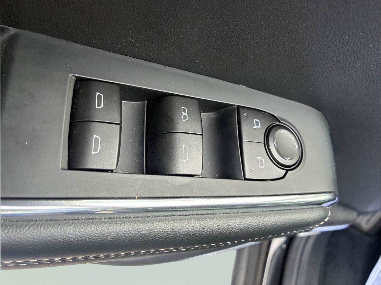 Used 2025 GMC Acadia Elevation w/ Elevation Premium Package AWD/4WD image 55