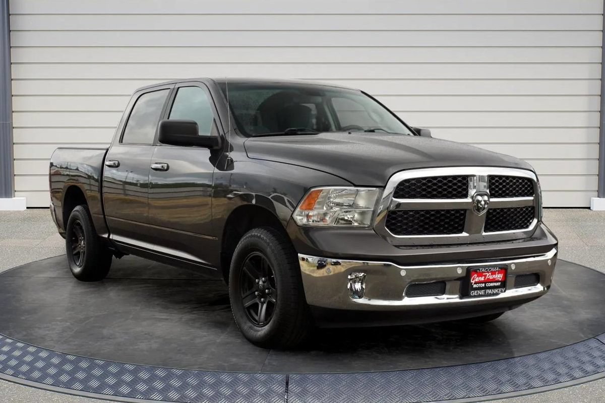 Used 2017 RAM 1500 Classic SLT AWD/4WD image 1