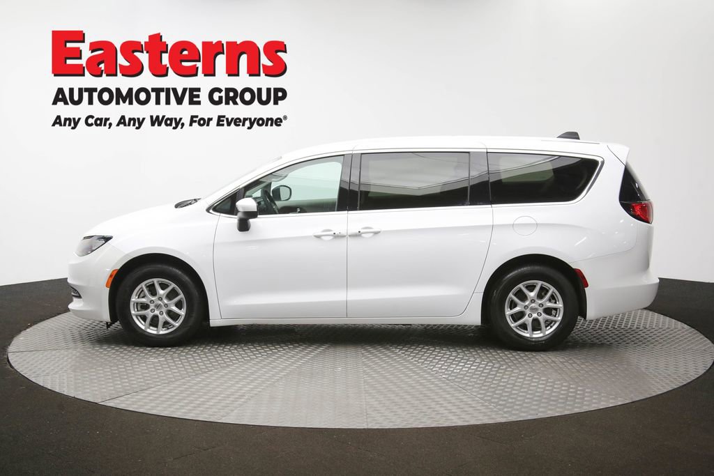 Used 2022 Chrysler Voyager LX image 57