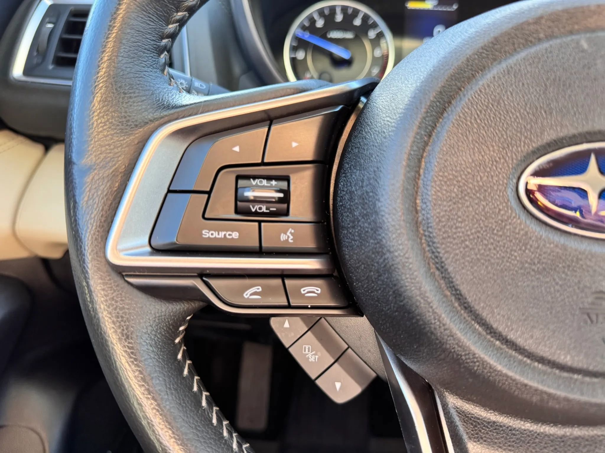 Used 2022 Subaru Ascent Limited w/ Technology Package image 16