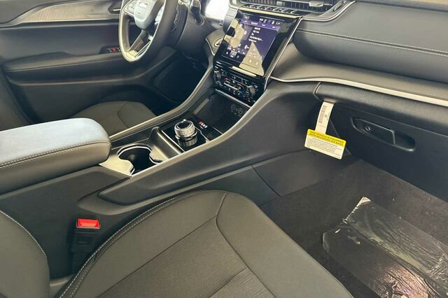 New 2026 Jeep Grand Cherokee Laredo X image 13