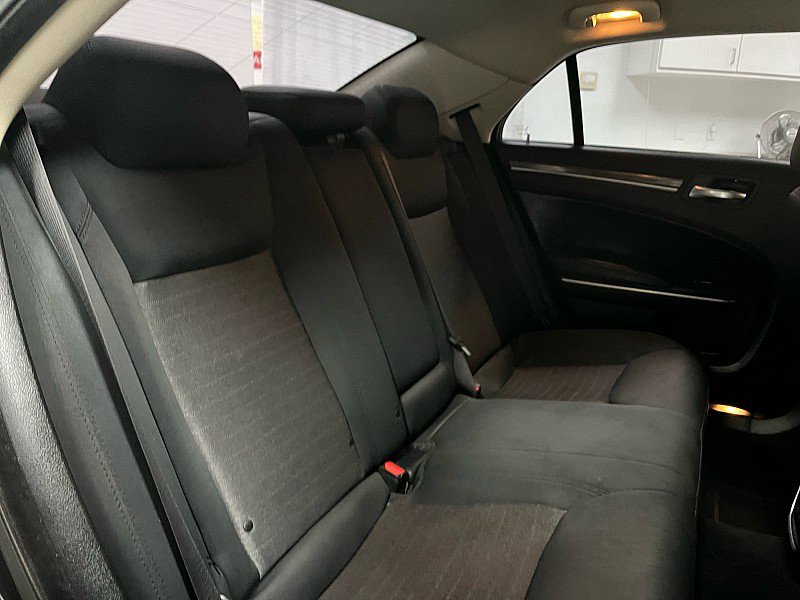 Used 2022 Chrysler 300 Touring w/ Sport Appearance Package image 15