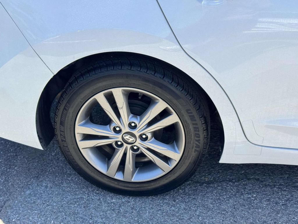 Used 2017 Hyundai Elantra SE FWD image 8