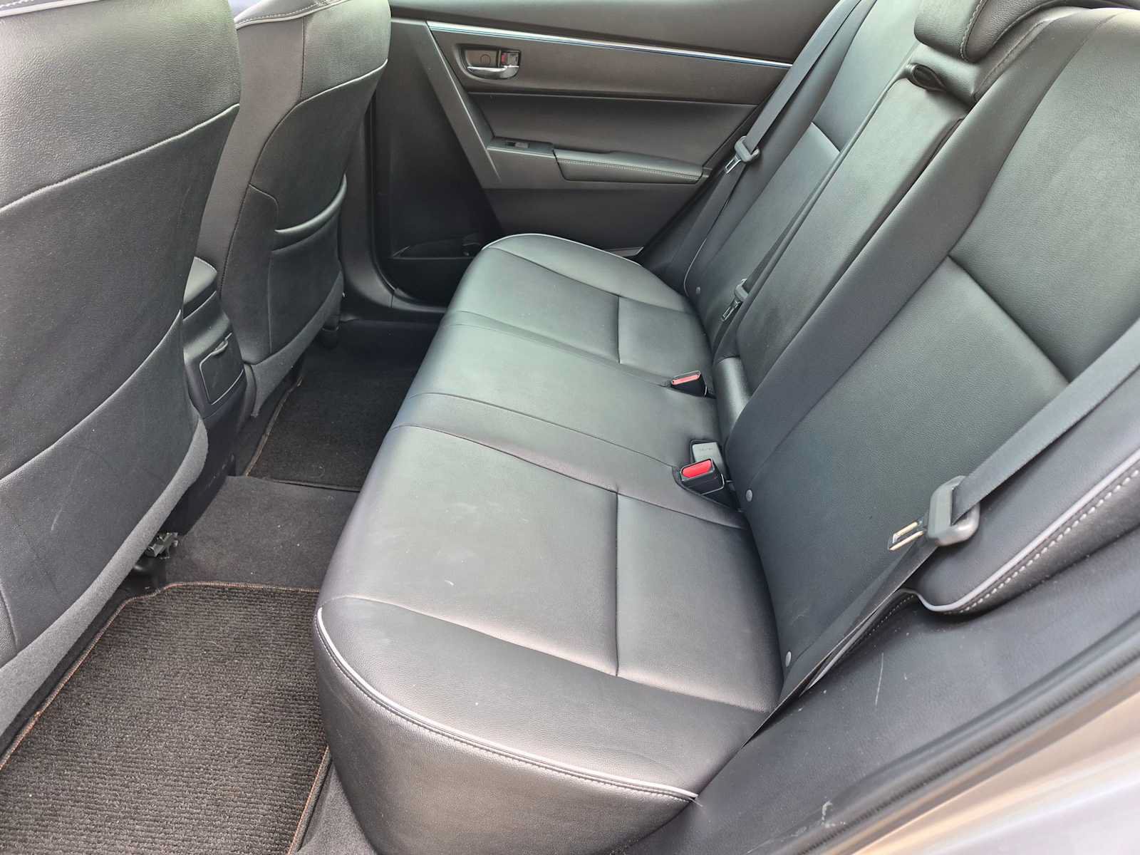 Used 2016 Toyota Corolla LE Premium FWD image 18