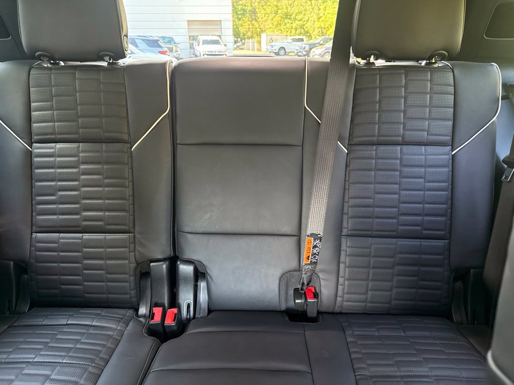 Used 2026 Cadillac Escalade Platinum Sport w/ LPO, Floor Liner Package AWD/4WD image 21