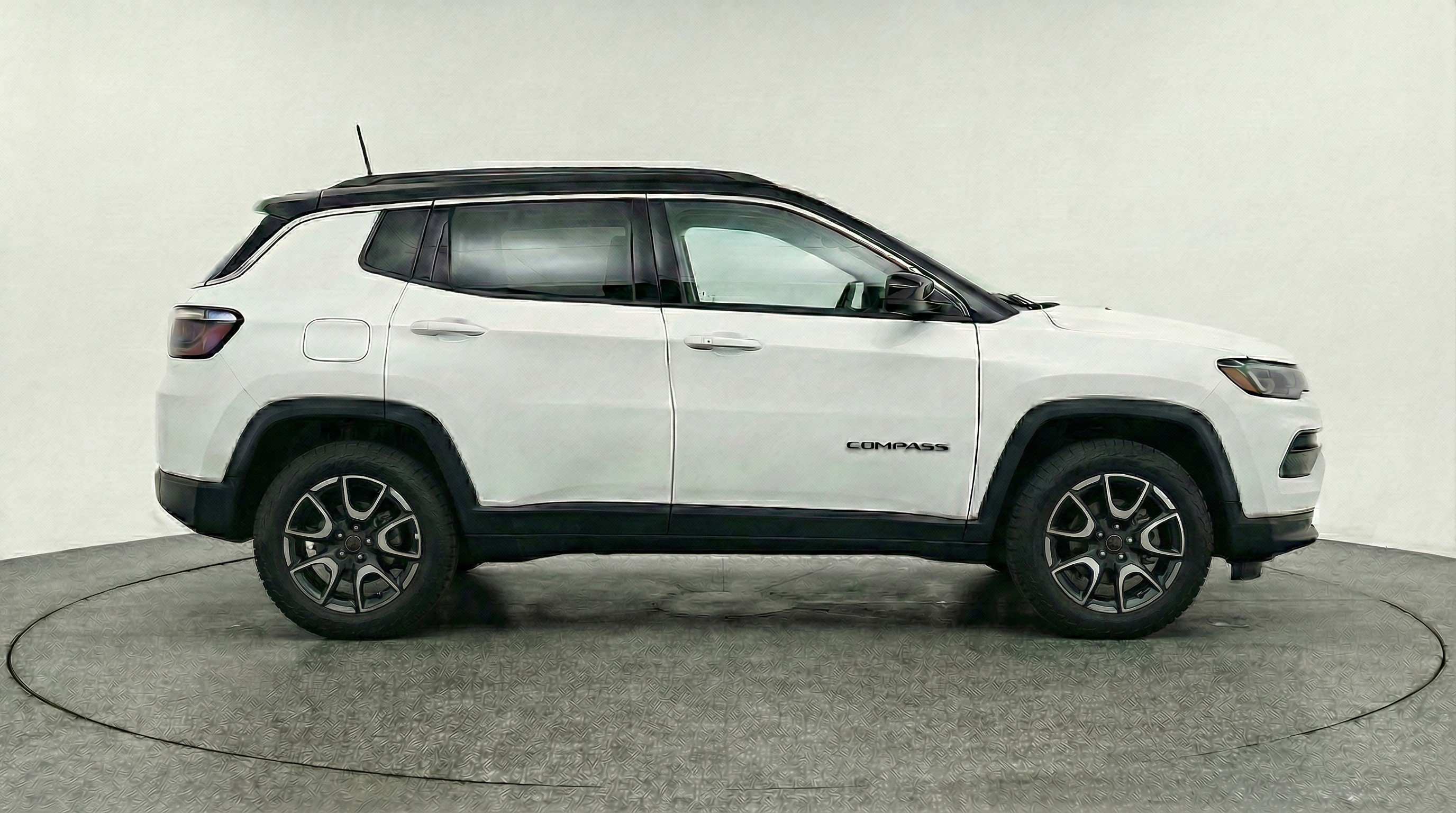 Used 2025 Jeep Compass Trailhawk AWD/4WD image 11