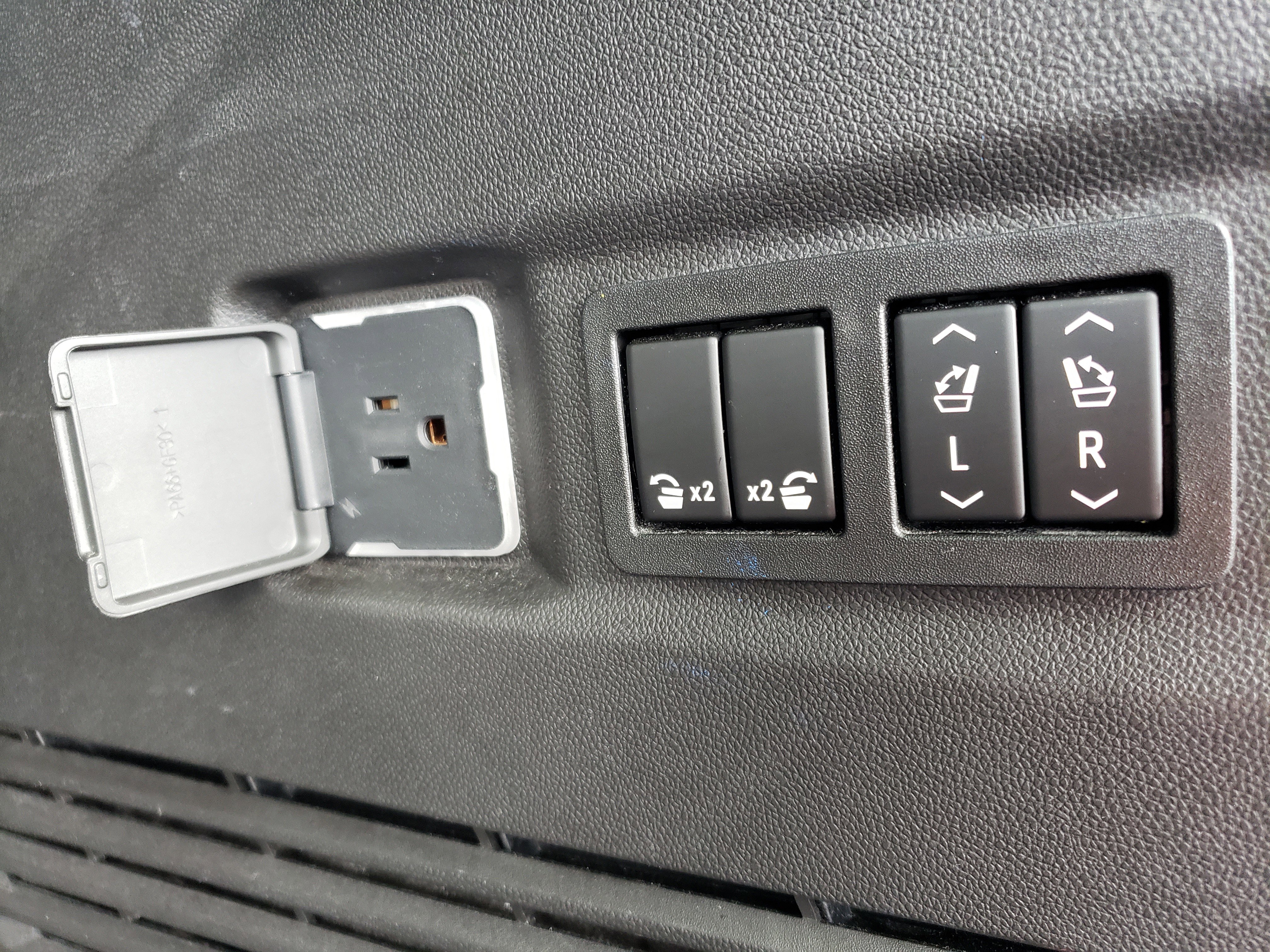 Used 2022 Chevrolet Tahoe High Country image 10