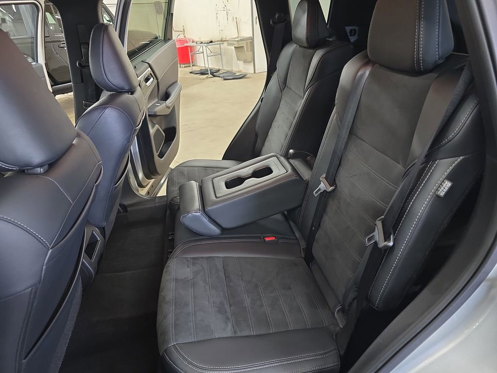 Used 2024 Mitsubishi Outlander SE AWD/4WD image 16