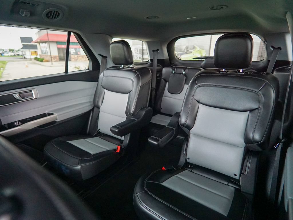 Used 2022 Ford Explorer XLT w/ Equipment Group 202A AWD/4WD image 33