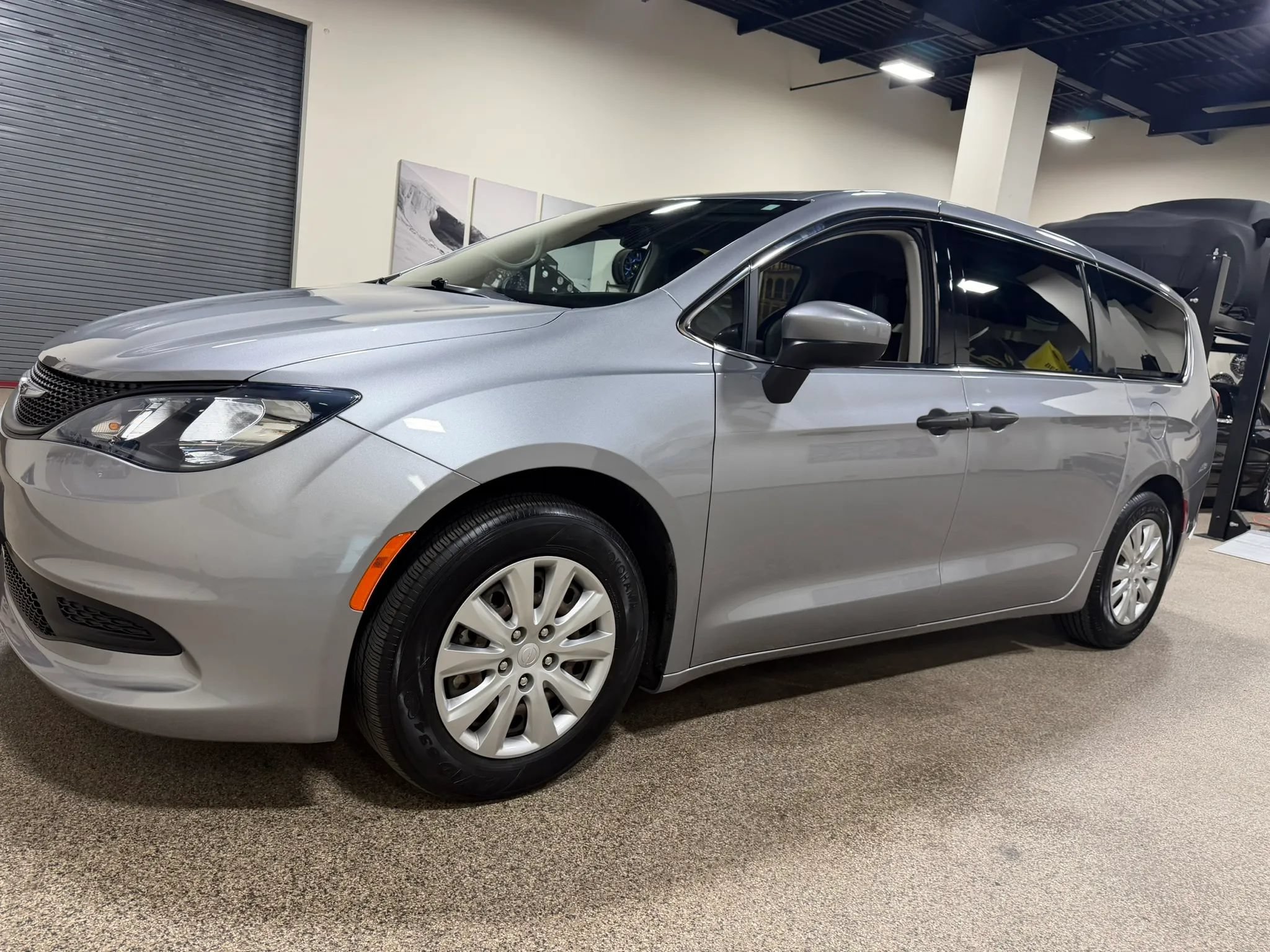 Used 2021 Chrysler Voyager L FWD image 10