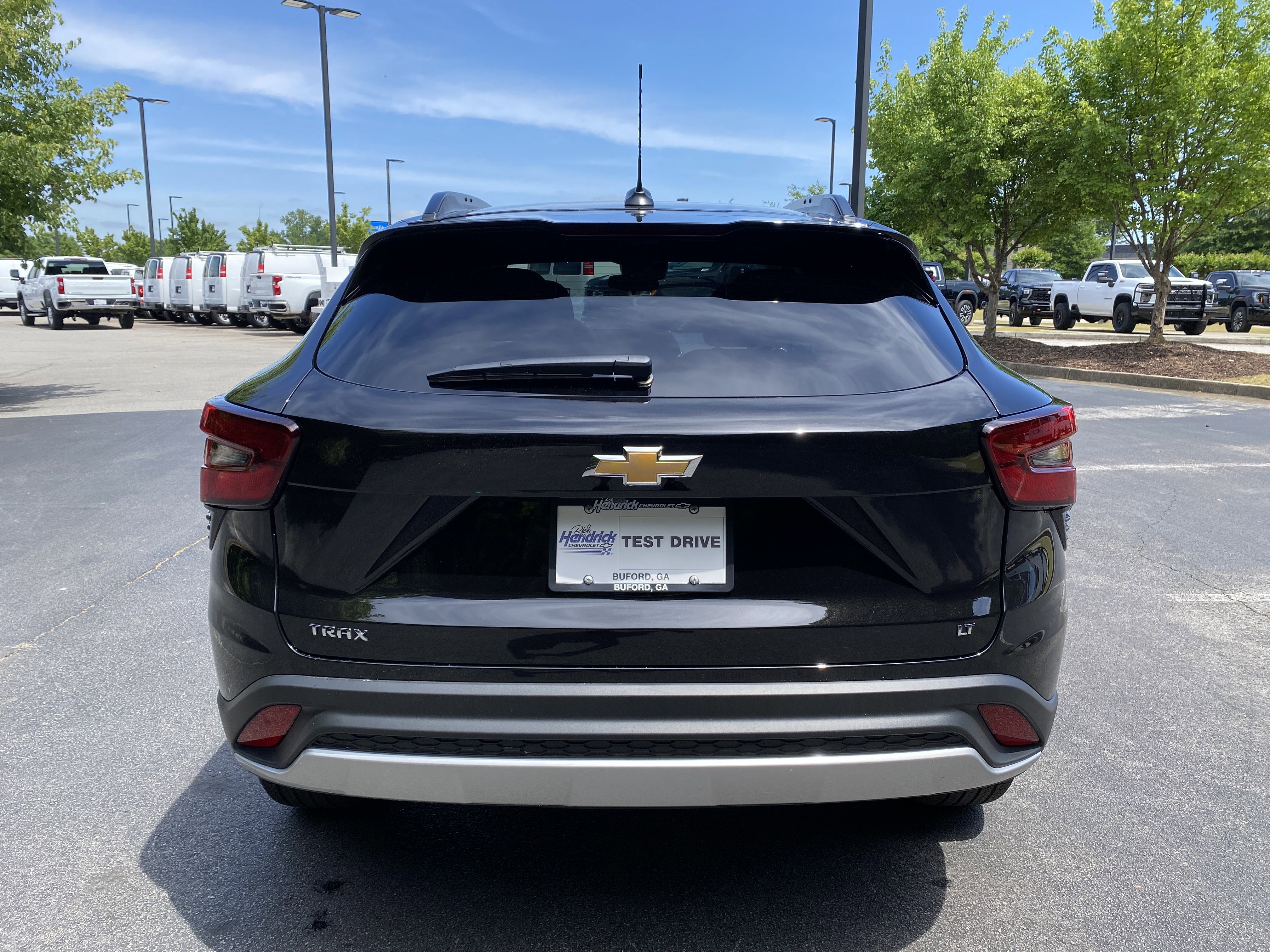 Used 2026 Chevrolet Trax LT w/ LPO, Blackout Package FWD image 8