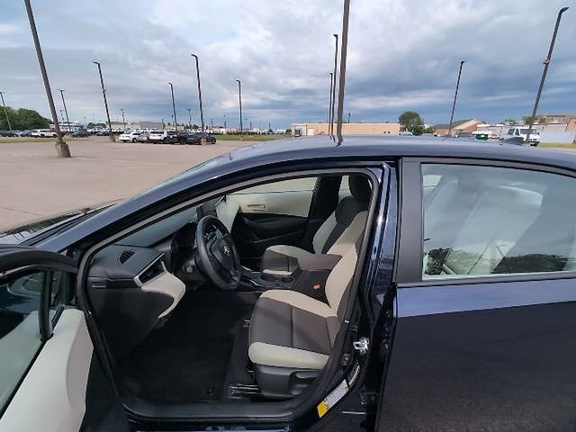 Used 2025 Toyota Corolla LE FWD image 10