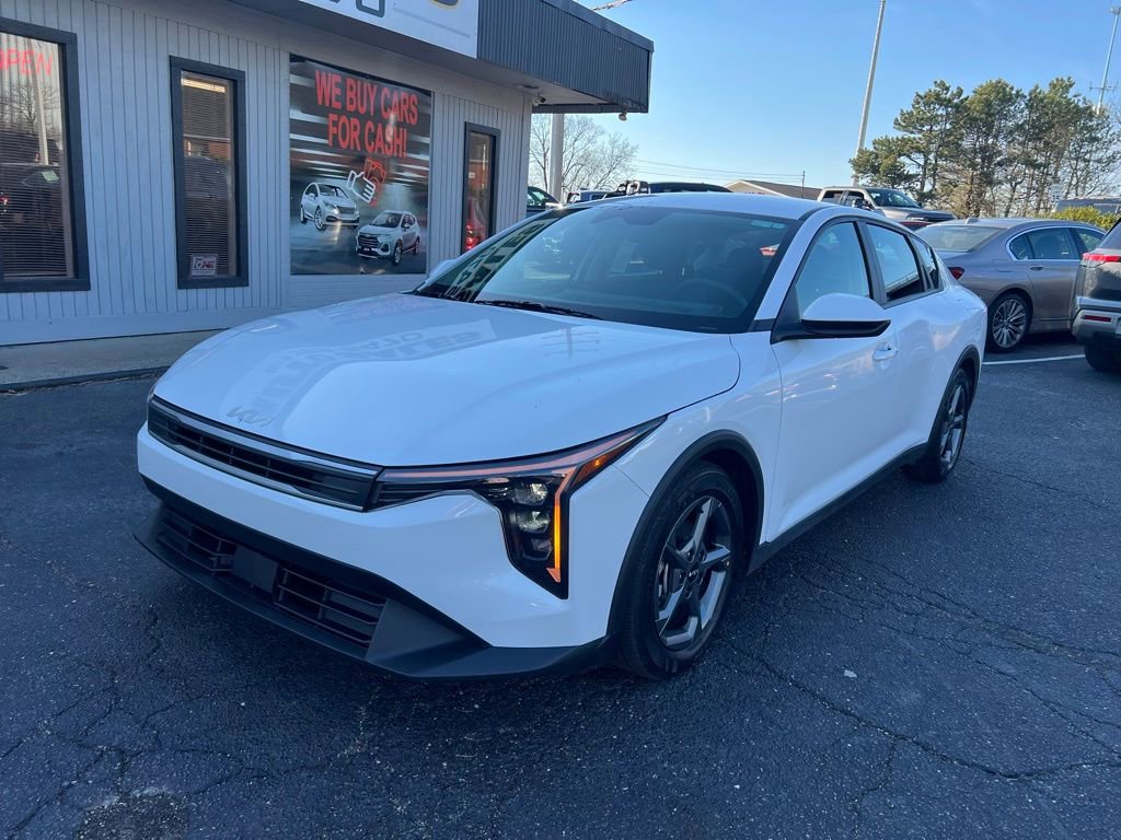 Used 2025 Kia K4 LXS image 2