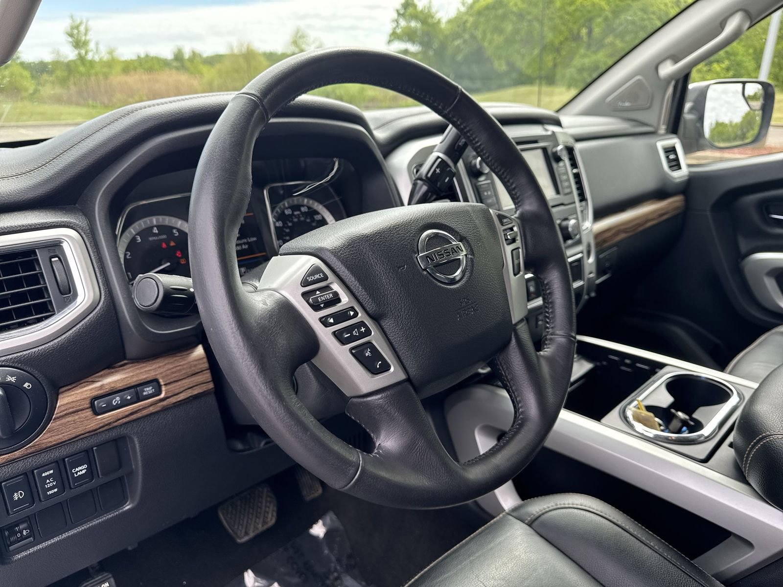 Used 2019 Nissan Titan SL AWD/4WD image 19