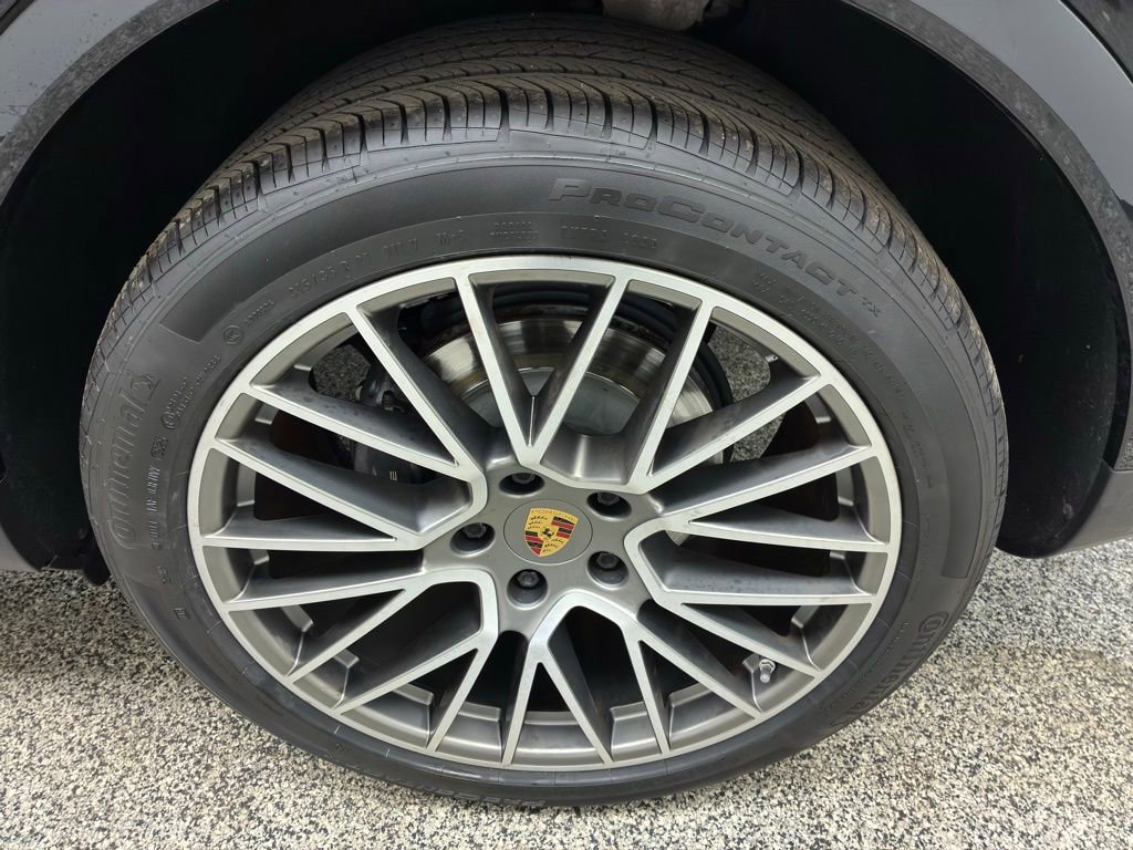 Used 2022 Porsche Cayenne Platinum Edition image 14