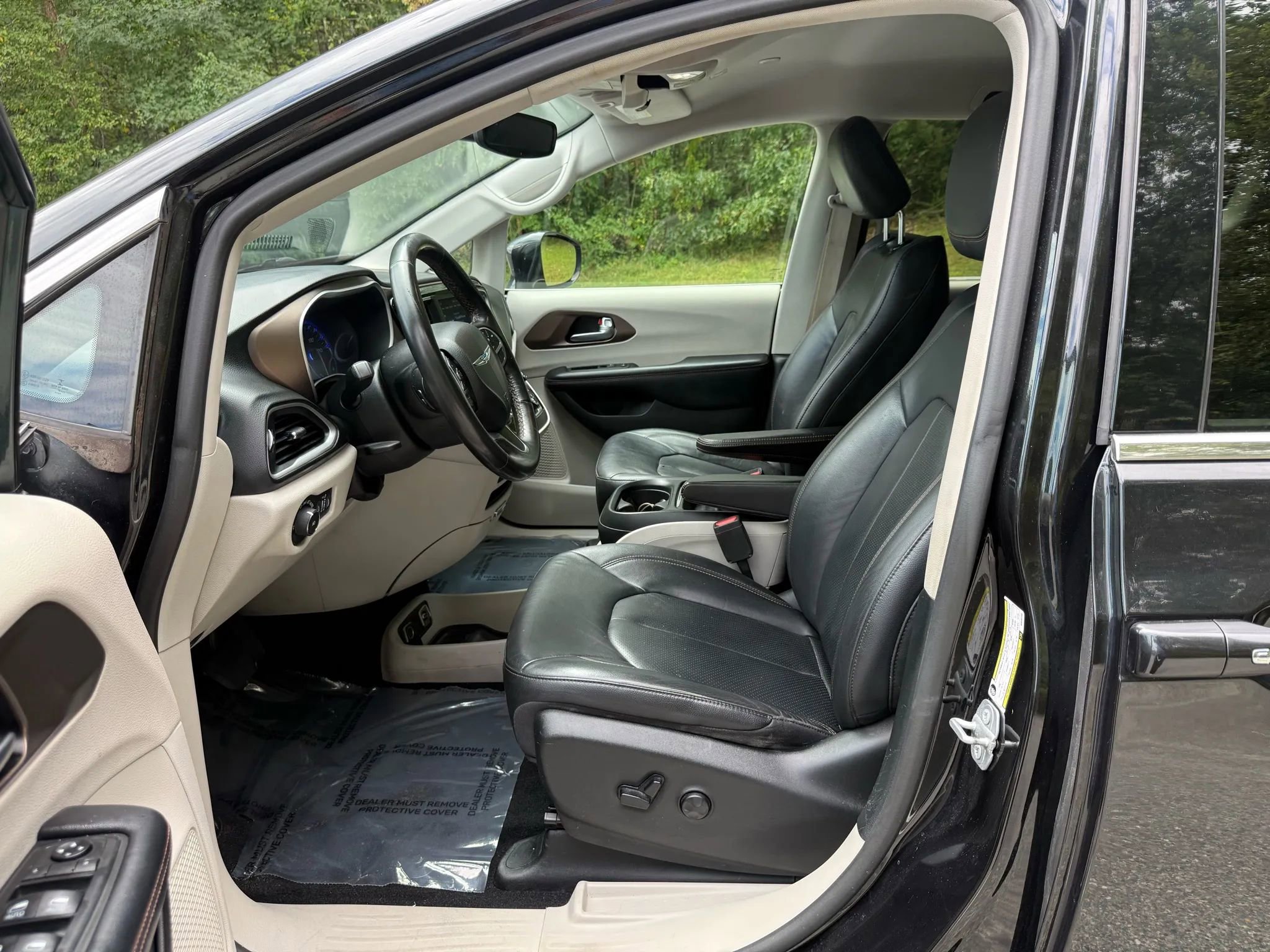Used 2019 Chrysler Pacifica Touring-L FWD image 25