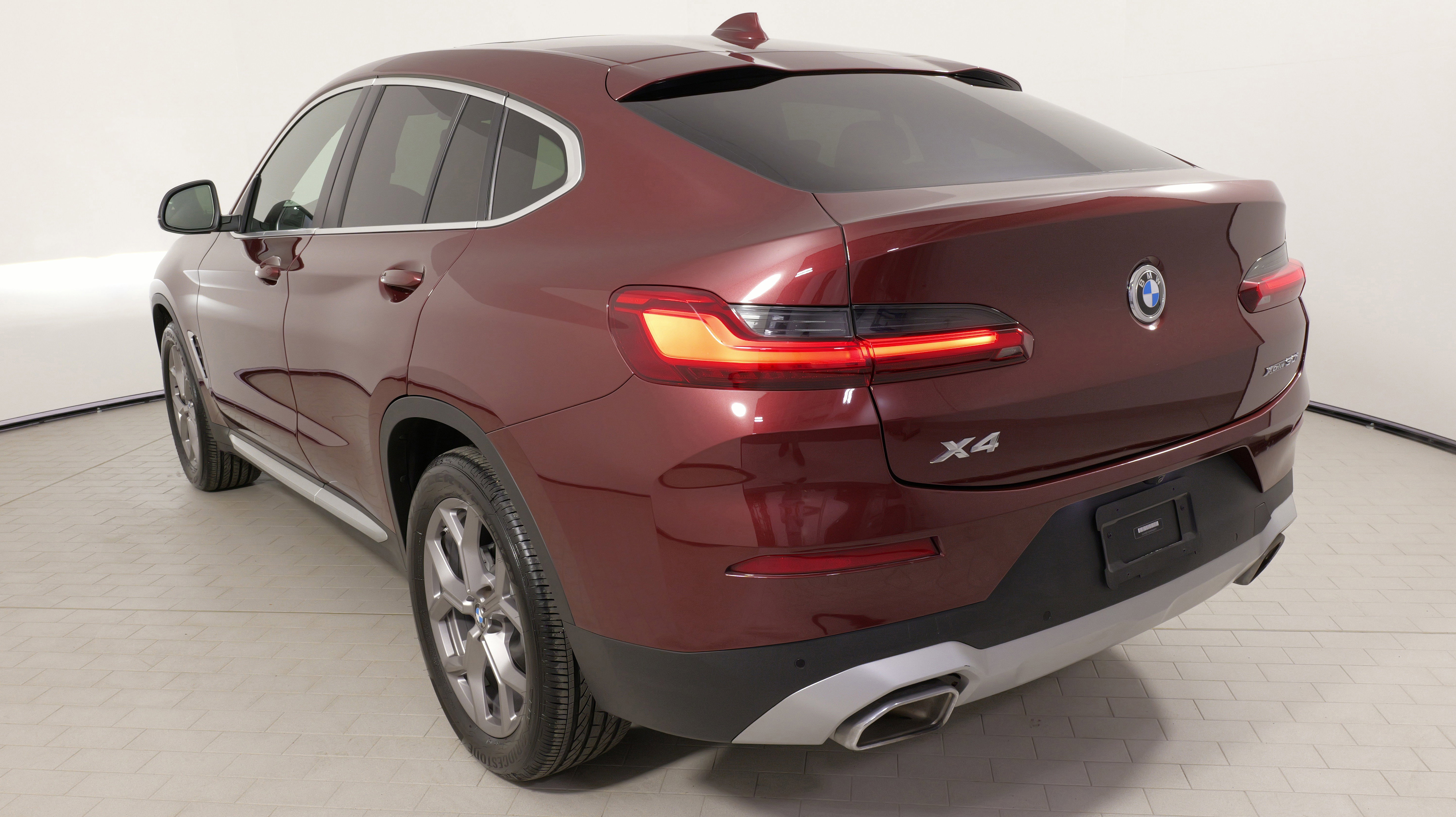 Used 2023 BMW X4 xDrive30i w/ Premium Package image 13