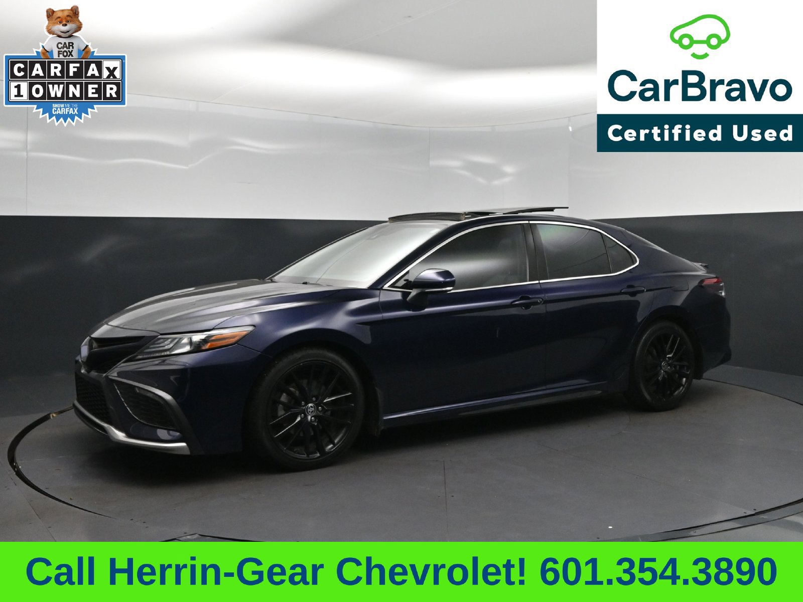 Used 2022 Toyota Camry XSE FWD image 3