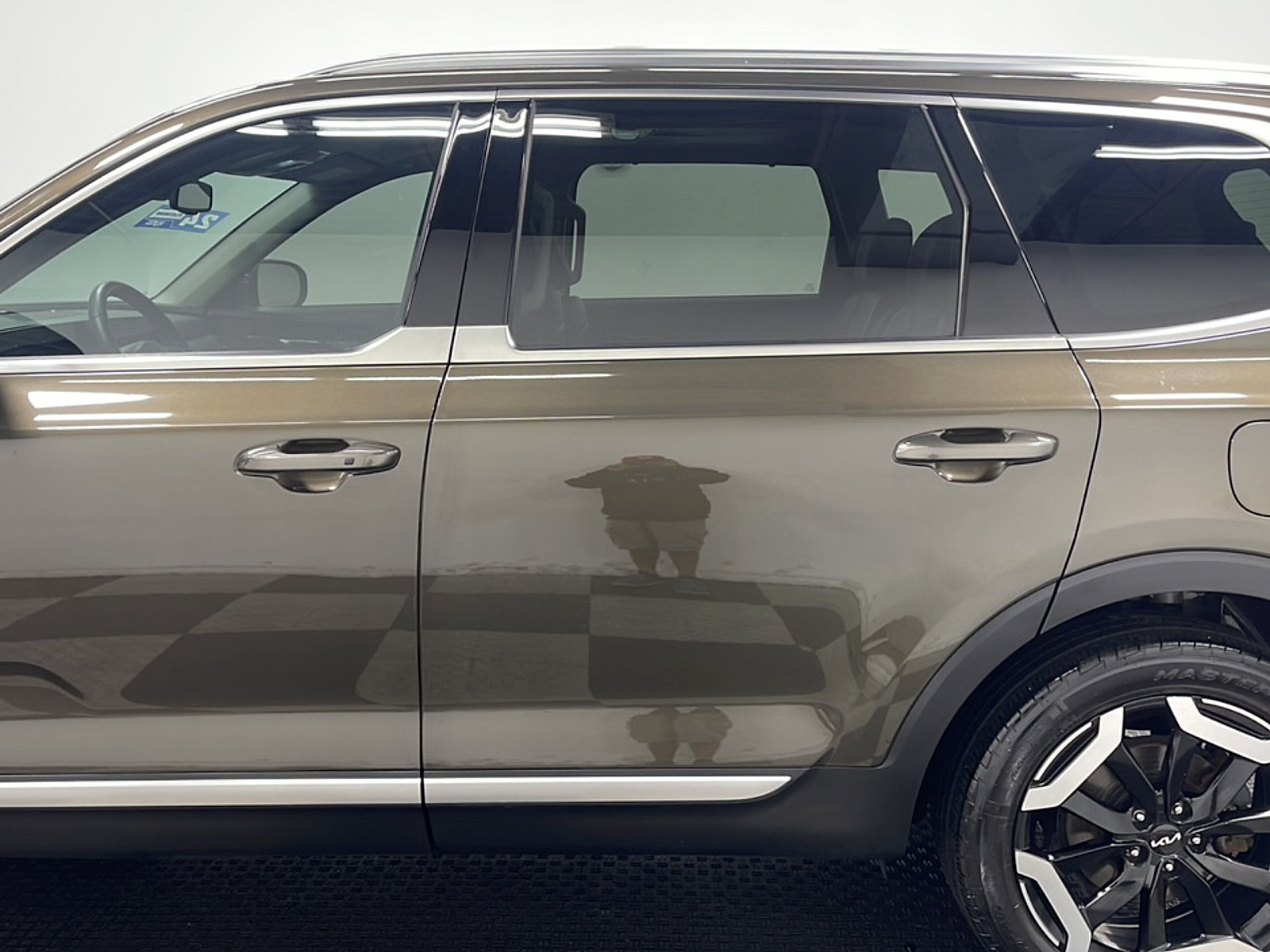 Used 2024 Kia Telluride EX w/ EX Captain's Chair Package AWD/4WD image 15