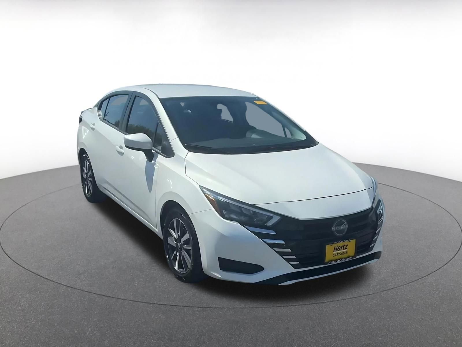 Used 2025 Nissan Versa SV image 3