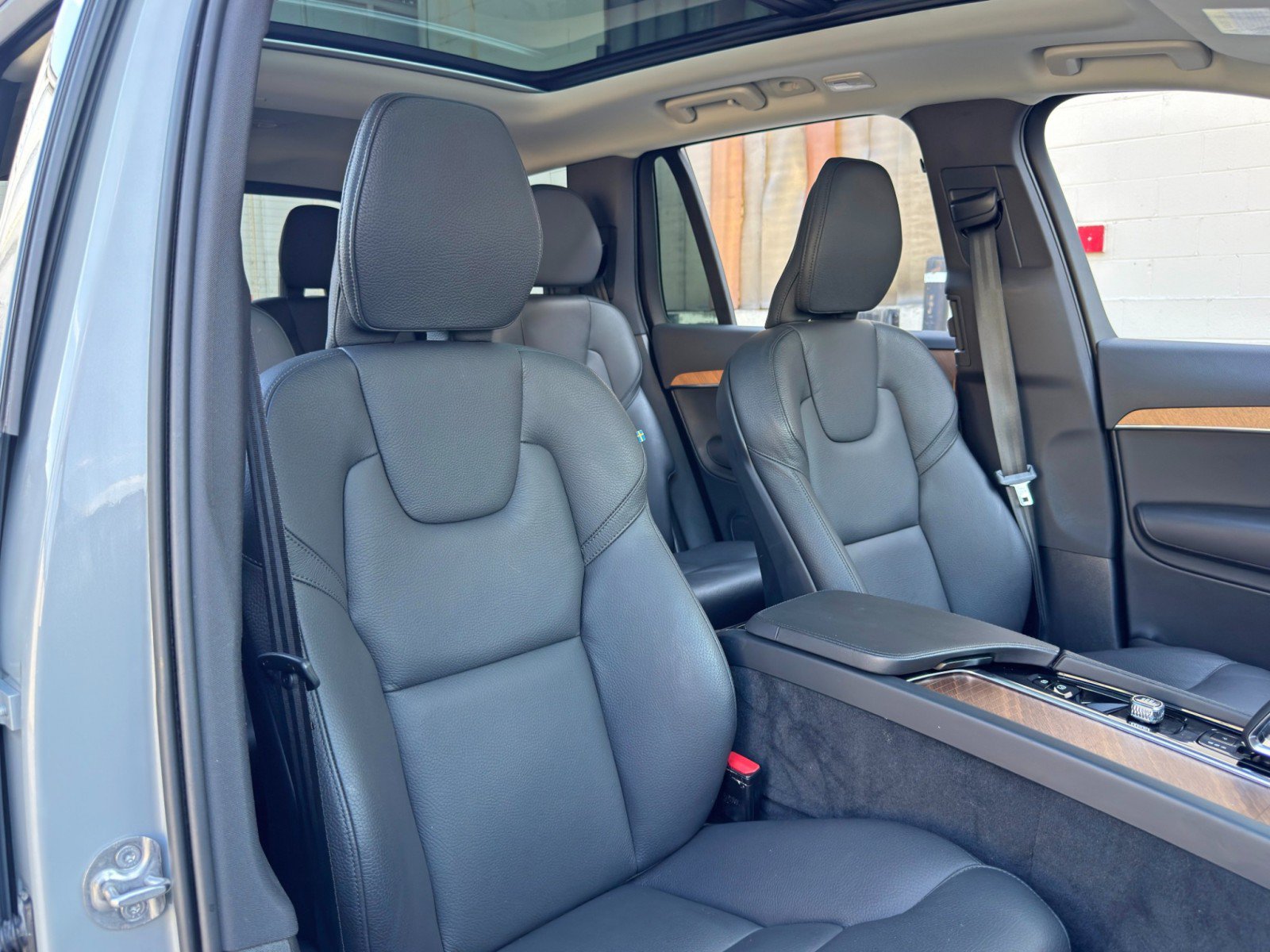 Used 2025 Volvo XC90 T8 Plus w/ Protection Package Premier AWD/4WD image 39