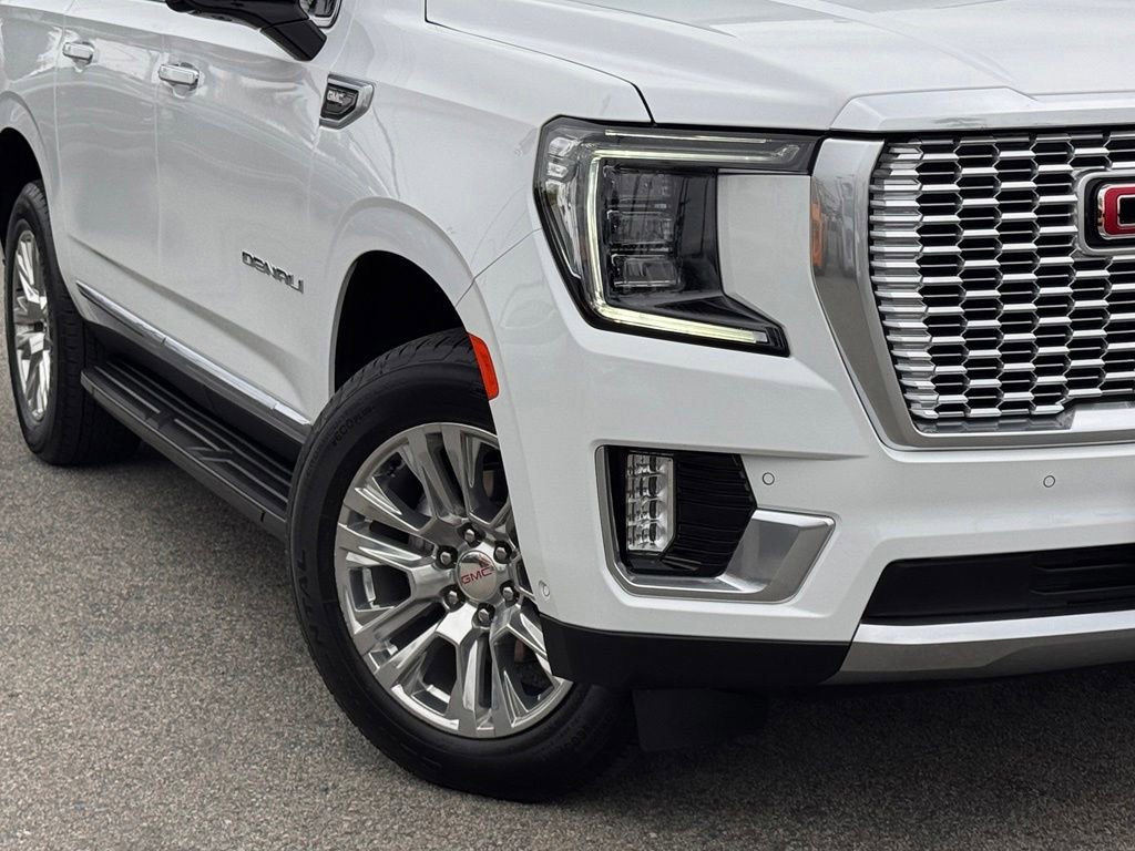 Used 2023 GMC Yukon XL Denali w/ Advanced Technology Package AWD/4WD image 4