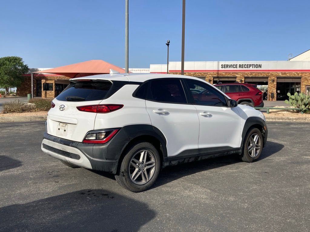 Used 2022 Hyundai Kona SE w/ Cargo Package image 5