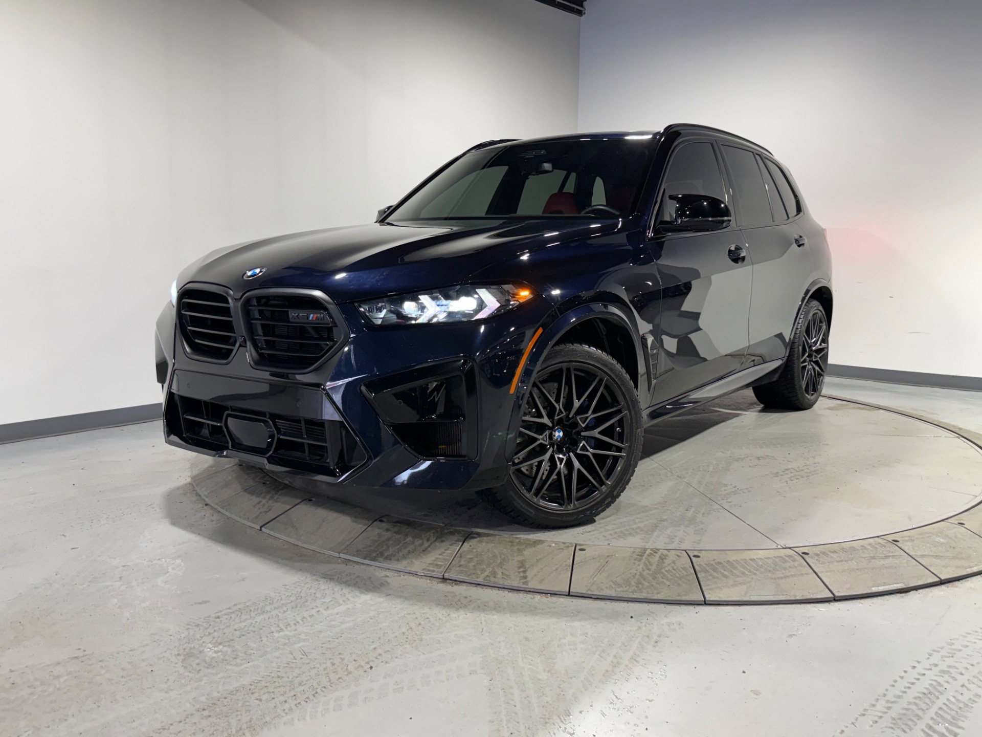 Used 2025 BMW X5 M Competition w/ Executive Package image 2