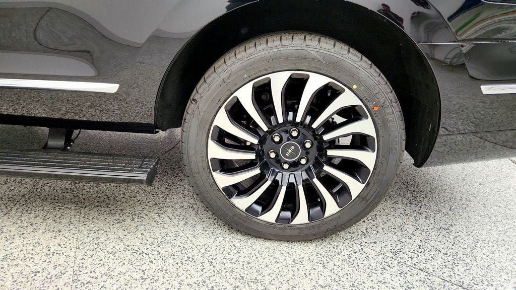 Used 2022 Lincoln Navigator Black Label AWD/4WD image 9