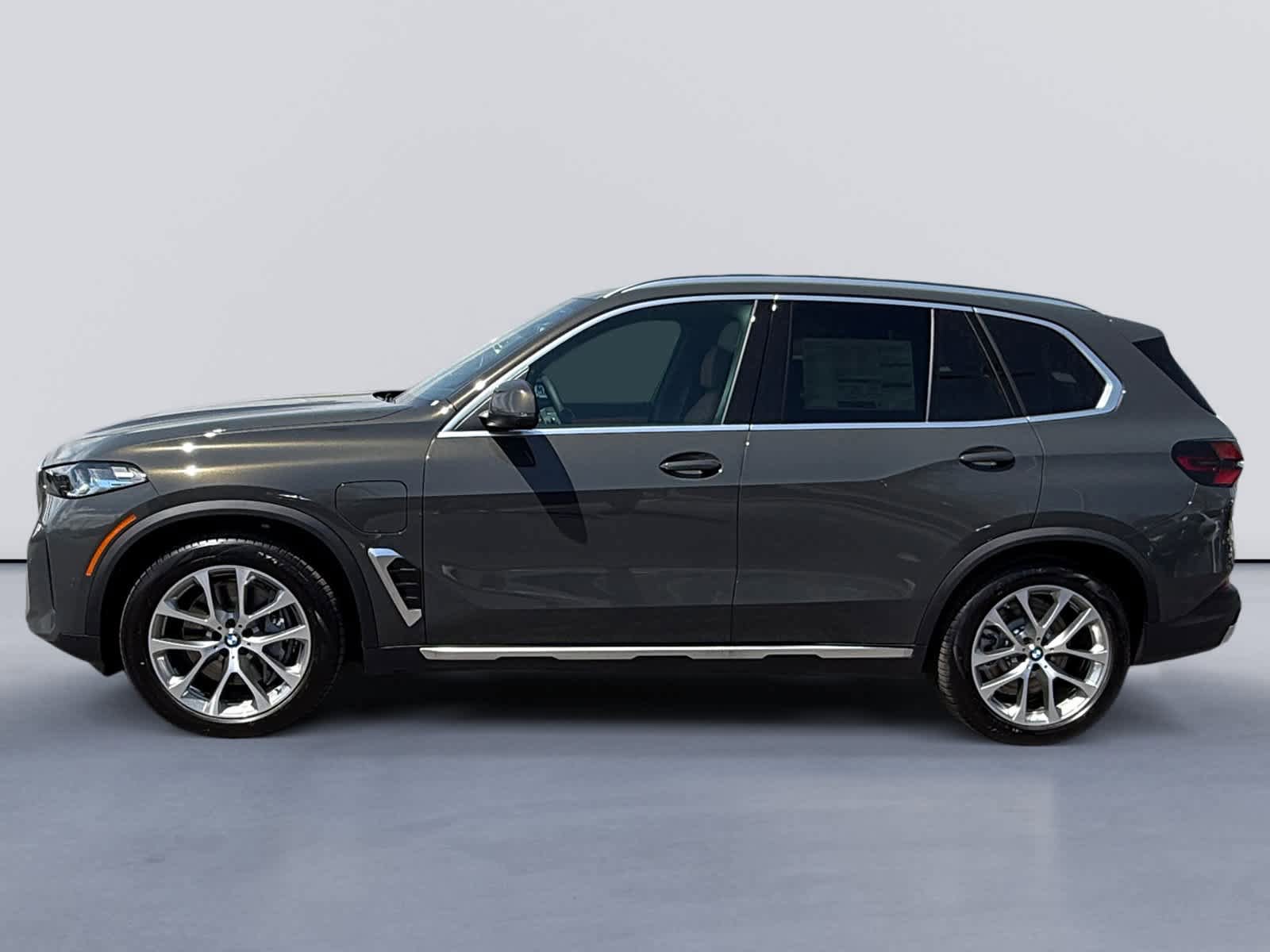 New 2026 BMW X5 xDrive50e image 6