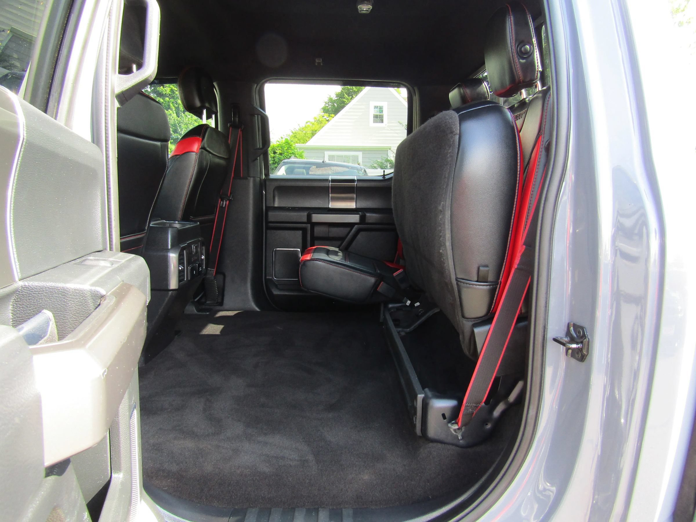 Used 2019 Ford F150 Lariat w/ Equipment Group 502A Luxury AWD/4WD image 16
